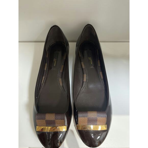 Louis Vuitton Dark Brown Patent Leather Flats with Gold Hardware - Picture 1 of 3